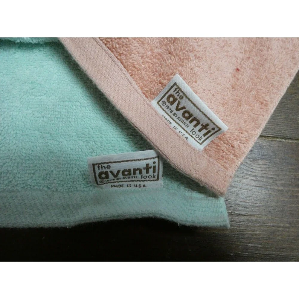 The Avanti Look 70s Vintage Set of 2 Hand Towels Embroidered Pink Green 28
